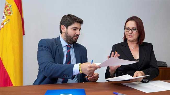 L&oacute;pez Miras con su a&uacute;n vicepresidenta, Isabel Franco