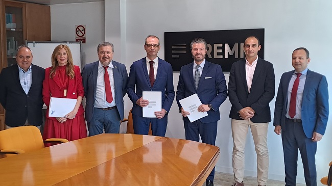 Firma del acuerdo entre Educaci&oacute;n y Fremm