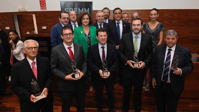 Foto de familia de los premiados
