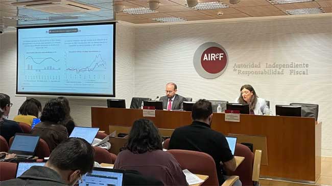 Cristina Herrero, presidenta de la AIReF, durante la presentaci&oacute;n del informe