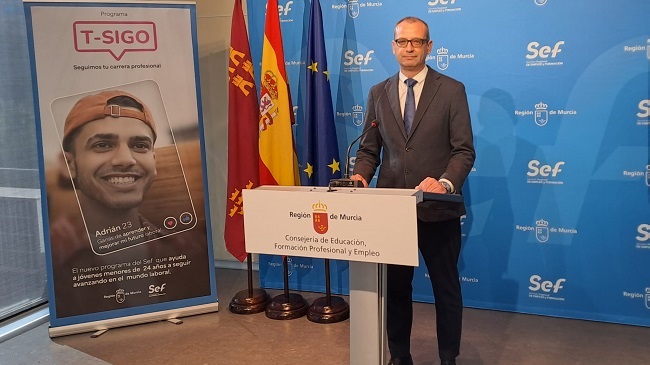 El consejero de Educaci&oacute;n,&nbsp;V&iacute;ctor Mar&iacute;n, presenta la iniciativa&nbsp;&lsquo;T-sigo&rsquo;