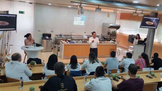 Quique Dacosta en una clase te&oacute;rica