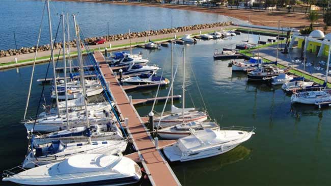 Imagen del puerto deportivo de Mar de Cristal