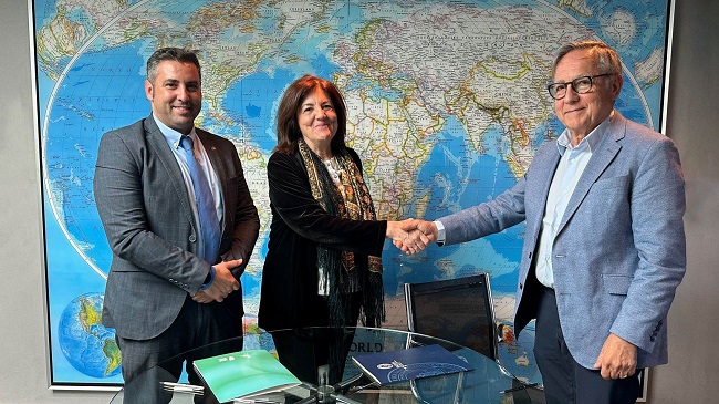 Mar&iacute;a Dolores Garc&iacute;a, presidenta de la UCAM, y&nbsp;Antonio Mu&ntilde;oz, CEO de AMC Global