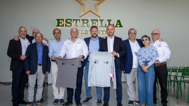 Imagen de la presentaci&oacute;n de la regata en la f&aacute;brica de Estrella de Levante