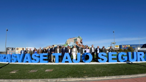 Inauguración de las letras con el nombre del Trasvase en la Rotonda de la Frouida Inauguración de las letras con el nombre del Trasvase en la Rotonda de la Frouida