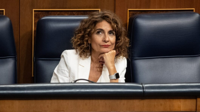 La vicepresidenta primera y ministra de Hacienda, Mar&iacute;a Jes&uacute;s Montero, durante una sesi&oacute;n de control al Gobierno, en el Congreso de los Diputados - V&eacute;lez / Europa Press