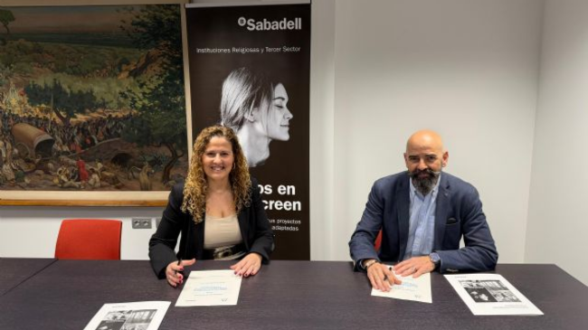 La directora regional del Banco Sabadell, Gloria Abellán y el presidente de FAMPACE, Rafael Martínez. La directora regional del Banco Sabadell, Gloria Abellán y el presidente de FAMPACE, Rafael Martínez.