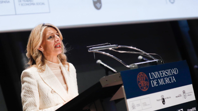 La vicepresidenta segunda del Gobierno y ministra de Trabajo y Economía Social, Yolanda Díaz, durante su intervención en la inauguración de 'Murcia, Capital Española de la Economía Social 2025' (Edu Bote La vicepresidenta segunda del Gobierno y ministra de Trabajo y Economía Social, Yolanda Díaz, durante su intervención en la inauguración de 'Murcia, Capital Española de la Economía Social 2025' (Edu Bote