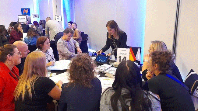 Imagen de los contactos mantenidos por la delegaci&oacute;n del Instituto de Turismo de la Regi&oacute;n durante la gira de promoci&oacute;n por Polonia.