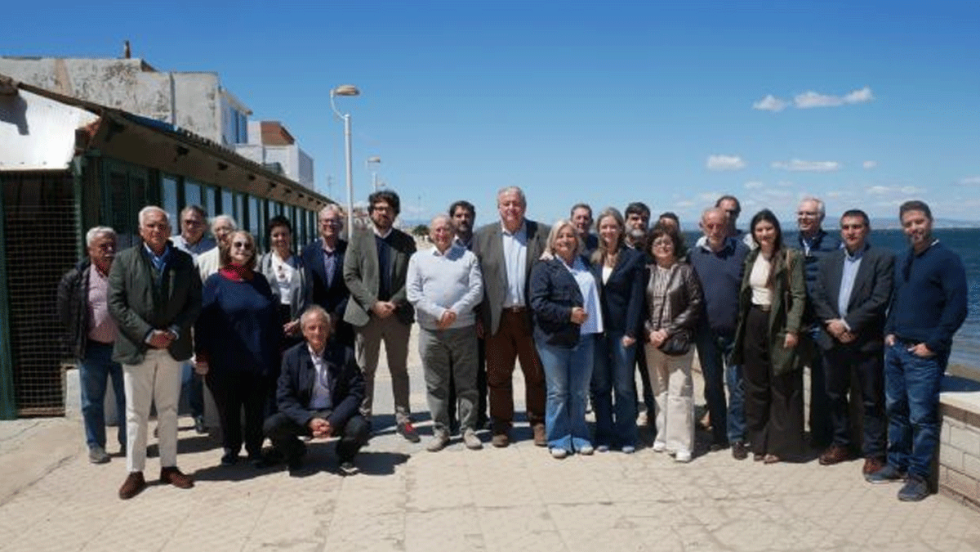 Foto del encuentro con vecinos y representantes de Puerto de Mazarr&oacute;n, Puntas de Calnegre, Cabo de Palos y Los Nietos.