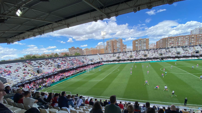 Aspecto del Estadio Municipal Cartagonova durante el encuentro entre el Cartagena y el Granada.