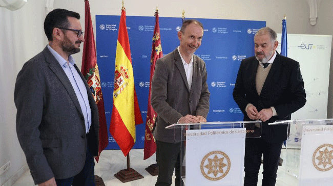 Foto - Rector, Mathieu Kessler, el presidente del SCRATS, Lucas Jiménez, y el director de la cátedra, Victoriano Martínez. Foto - Rector, Mathieu Kessler, el presidente del SCRATS, Lucas Jiménez, y el director de la cátedra, Victoriano Martínez.