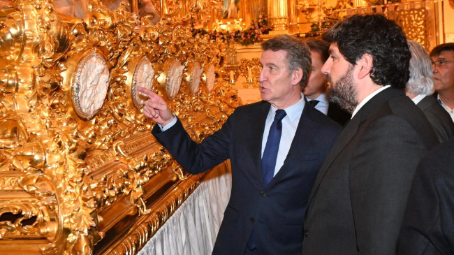 El l&iacute;der del PP, Alberto N&uacute;&ntilde;ez Feij&oacute;o, junto a L&oacute;pez Miras en Lorca.