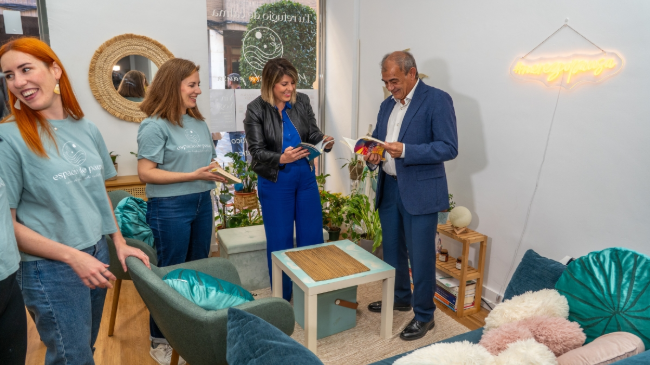 La alcaldesa y el presidente de Ucomur visitan 'Espacio de Pausa' que se ha convertido en la primera cooperativa creada en Cartagena con el apoyo de la ADLE y UCOMUR.