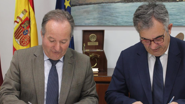 El consejero de Medio Ambiente, Universidades, Investigación y Mar Menor, Juan María Vázquez, y el presidente de la Fundación Universidad Empresa de la Región de Murcia (FUEM), Antonio Ballester. El consejero de Medio Ambiente, Universidades, Investigación y Mar Menor, Juan María Vázquez, y el presidente de la Fundación Universidad Empresa de la Región de Murcia (FUEM), Antonio Ballester.