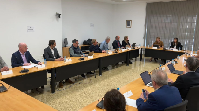 Las consejeras Sara Rubira y Marisa López Aragón durante la reunión con representantes del sector agroalimentario afectados por los aranceles de EEUU. Las consejeras Sara Rubira y Marisa López Aragón durante la reunión con representantes del sector agroalimentario afectados por los aranceles de EEUU.