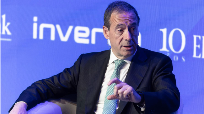 El CEO de CaixaBank, Gonzalo Cortázar, interviene durante la última jornada de la V edición del foro ‘Wake Up, Spain!’, en Casa de América, a 4 de abril de 2025, en Madrid (Eduardo Parra). El CEO de CaixaBank, Gonzalo Cortázar, interviene durante la última jornada de la V edición del foro ‘Wake Up, Spain!’, en Casa de América, a 4 de abril de 2025, en Madrid (Eduardo Parra).