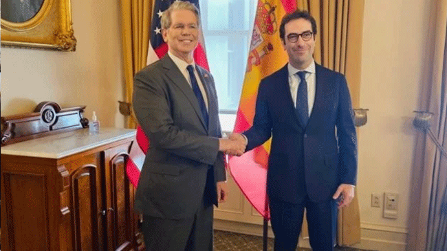 El secretario del Tesoro y Carlos Cuerpo en Washington. (Foto: Ministerio de Economía) El secretario del Tesoro y Carlos Cuerpo en Washington. (Foto: Ministerio de Economía)