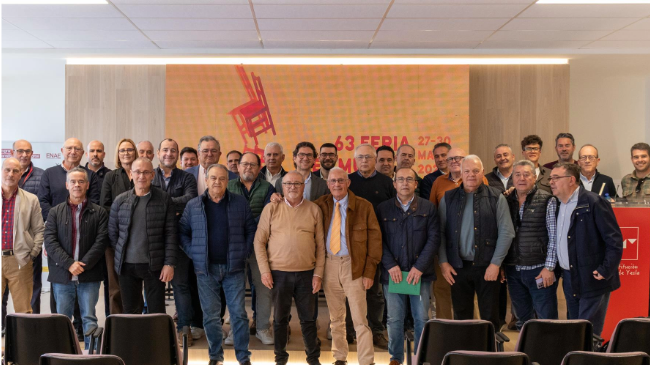 El director de la FMY con los agentes comerciales.
