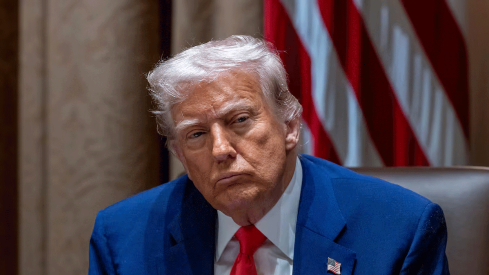 Donald Trump en una reuni&oacute;n con su gabinete. Foto: SHAWN THEW / POOL (EFE)