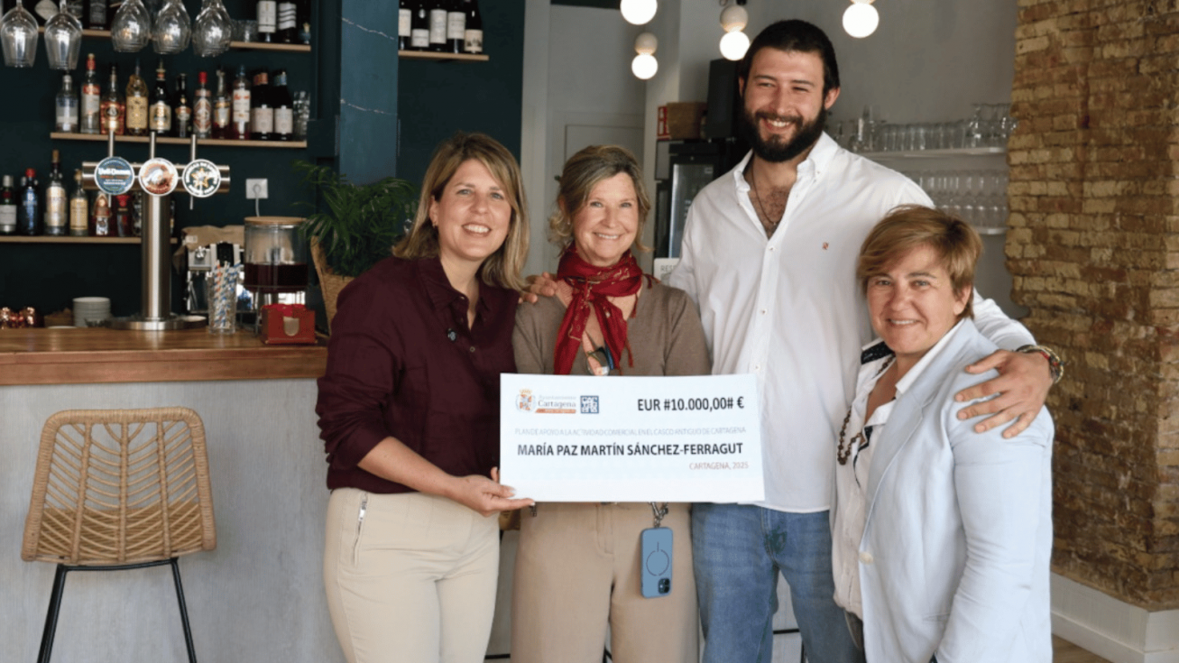 Visita a los comercios para hacer entrega de las ayudas del Plan de Apoyo al Comercio - Ayto. de Cartagena