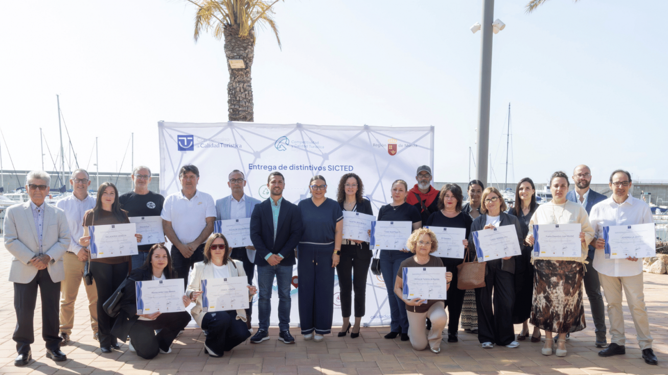 Entrega de distintivos del Sistema Integral de Calidad Tur&iacute;stica Espa&ntilde;ola en Destino (Sicted) en &Aacute;guilas - CARM