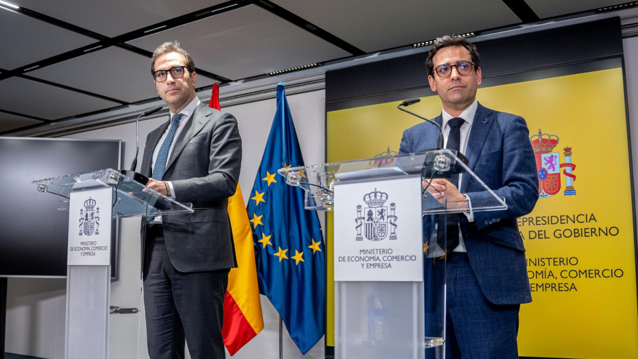 El vicepresidente primero del Gobierno y ministro de Economía, Comercio y Empresa, Carlos Cuerpo, recibe al vicepresidente ejecutivo de la Comisión Europea para Prosperidad y Estrategia Industrial, Stéphane Séjourné. El vicepresidente primero del Gobierno y ministro de Economía, Comercio y Empresa, Carlos Cuerpo, recibe al vicepresidente ejecutivo de la Comisión Europea para Prosperidad y Estrategia Industrial, Stéphane Séjourné.