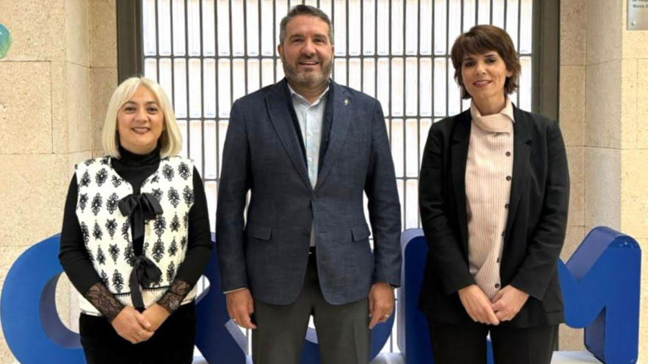 CROEM, UGT y CCOO analizan los convenios pendientes en la Regi&oacute;n.