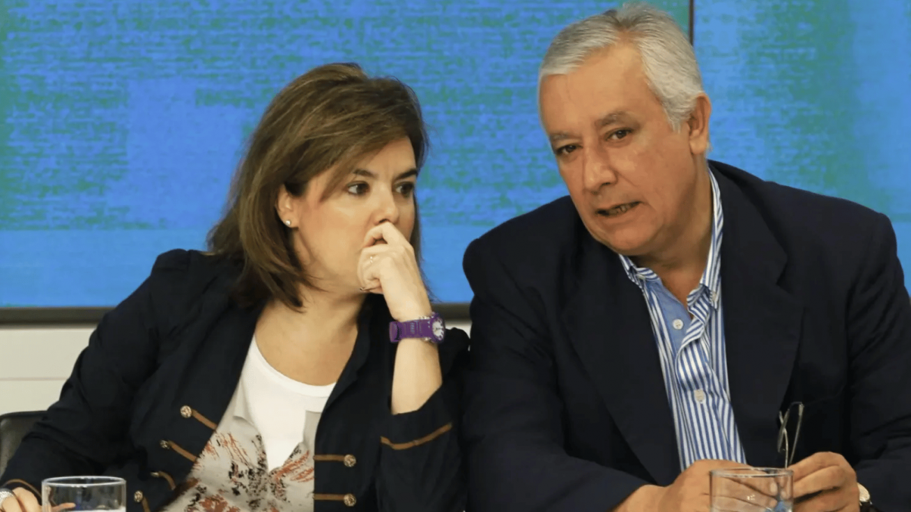Imagen de archivo de Soraya Sa&eacute;nz de Santamar&iacute;a y Javier Arenas. EFE/J.J. Guill&eacute;n