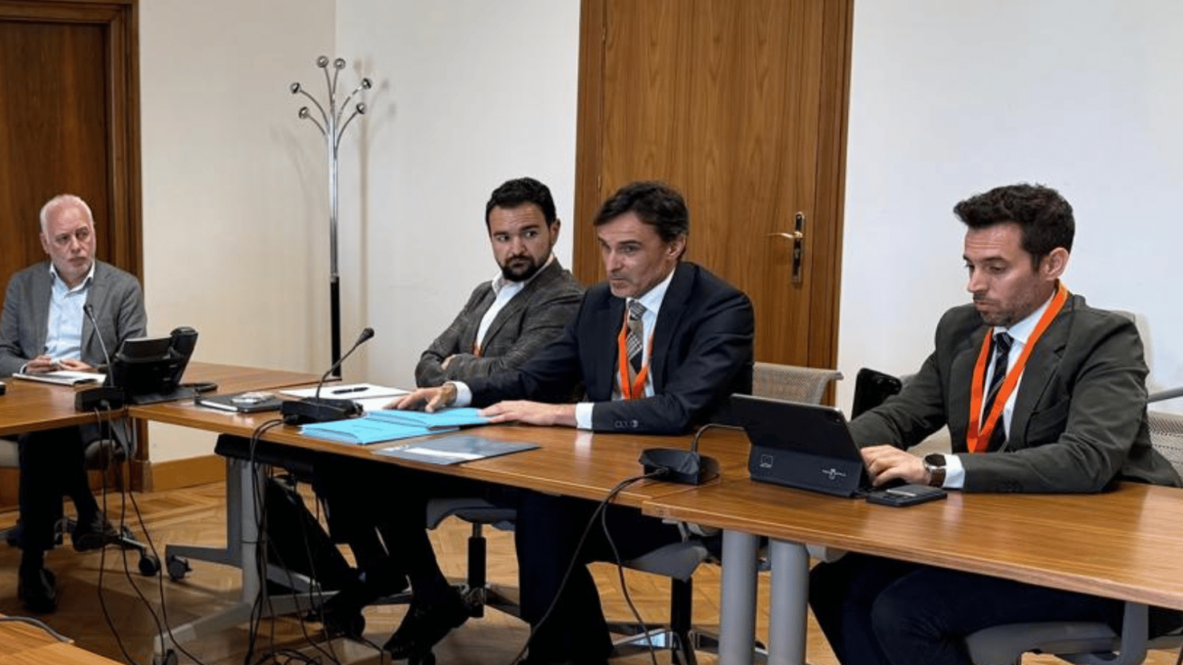 El consejero de Fomento e Infraestructuras, Jorge Garc&iacute;a Montoro, junto al alcalde de La Uni&oacute;n, Joaqu&iacute;n Zapata, durante la reuni&oacute;n en el Ministerio