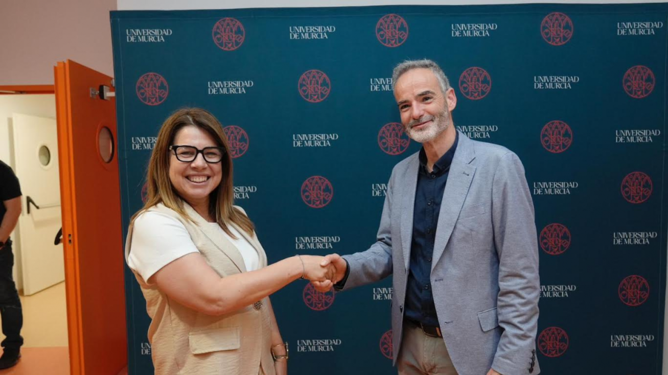 Los candidatos Alicia Rubio y Samuel Baixauli celebraron anoche los resultados en el edificio Esium, nueva sede del Rectorado.