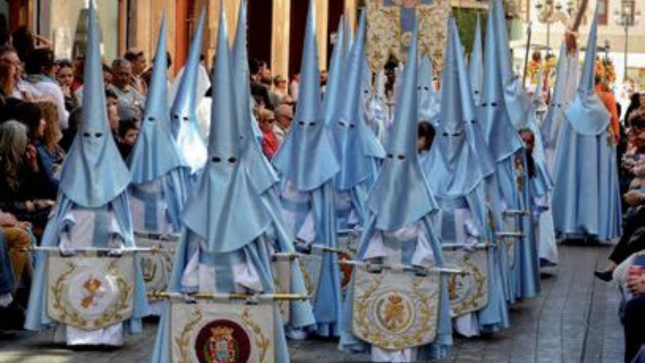 Tercio del &Aacute;ngel de la Cruz Triunfante durante la procesi&oacute;n del Domingo de Resurrecci&oacute;n de Cartagena.