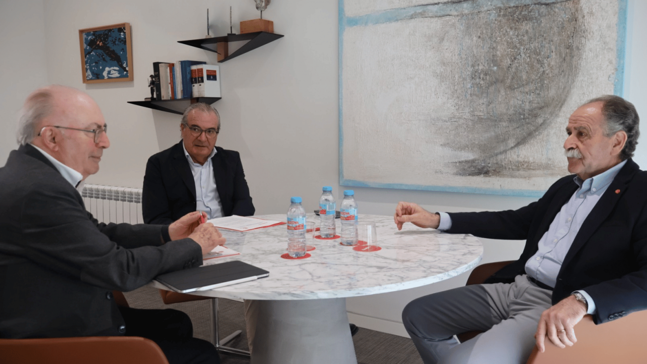 Luis Martínez de Salas, José Planes y Juan Antonio Campillo, durante la firma del acuerdo