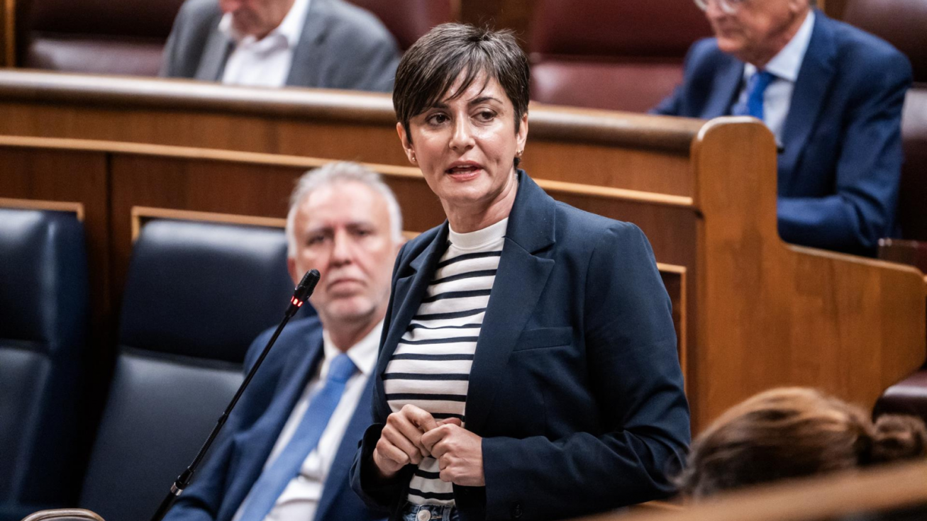 La ministra de Vivienda, Isabel Rodr&iacute;guez, durante una sesi&oacute;n plenaria en el Congreso.