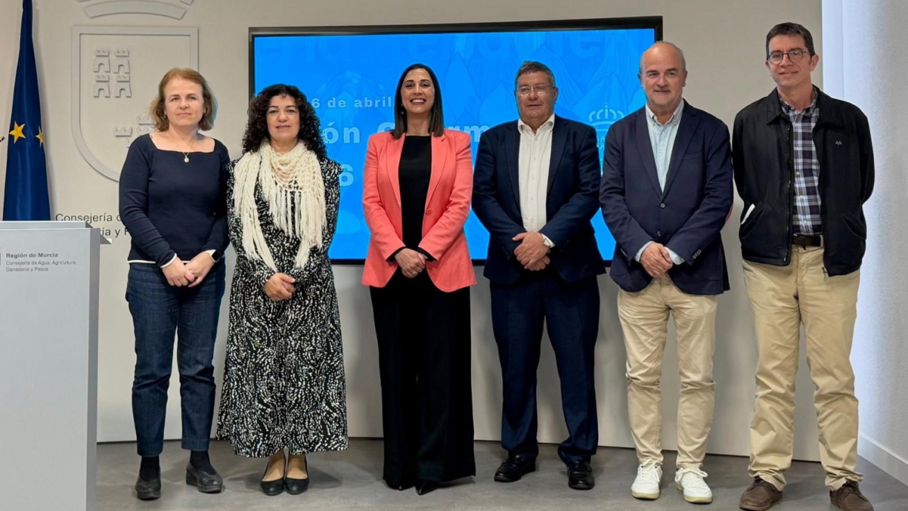 La consejera de Agua, Agricultura, Ganadería y Pesca, Sara Rubira, junto a representantes del sector y de la Cámara de Comercio de Murcia, durante la presentación de la participación de la Región de Murcia en Saló La consejera de Agua, Agricultura, Ganadería y Pesca, Sara Rubira, junto a representantes del sector y de la Cámara de Comercio de Murcia, durante la presentación de la participación de la Región de Murcia en Saló