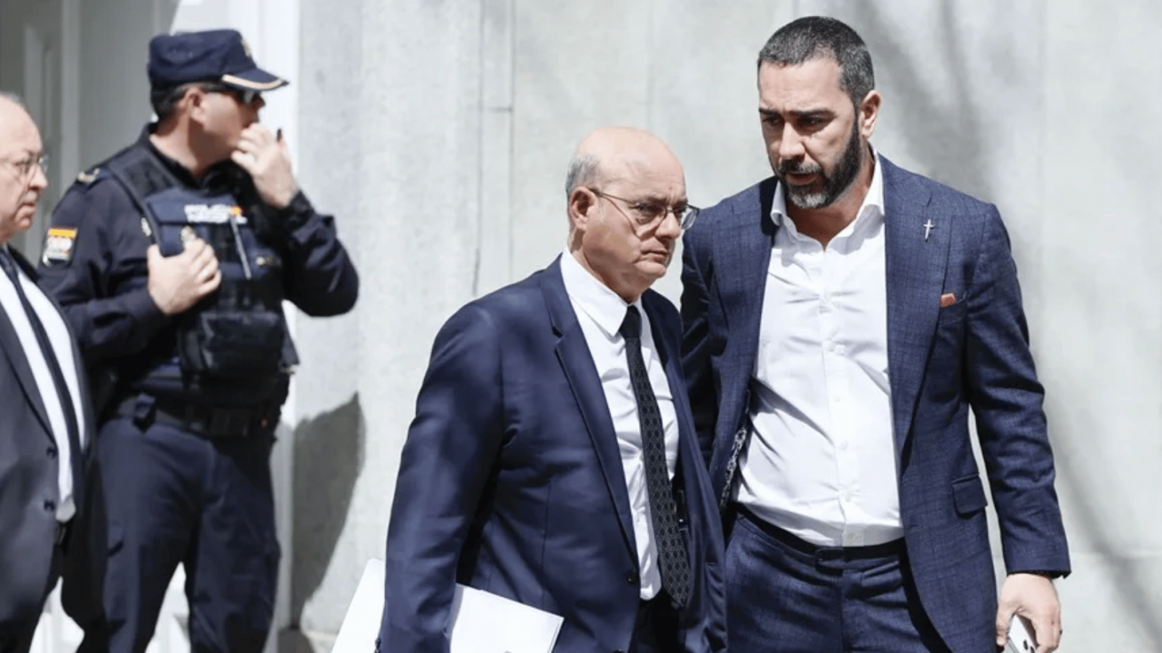 El empresario Víctor de Aldama a su salida el 21 de abril de 2024 del Tribunal Supremo en Madrid. EFE/Mariscal El empresario Víctor de Aldama a su salida el 21 de abril de 2024 del Tribunal Supremo en Madrid. EFE/Mariscal
