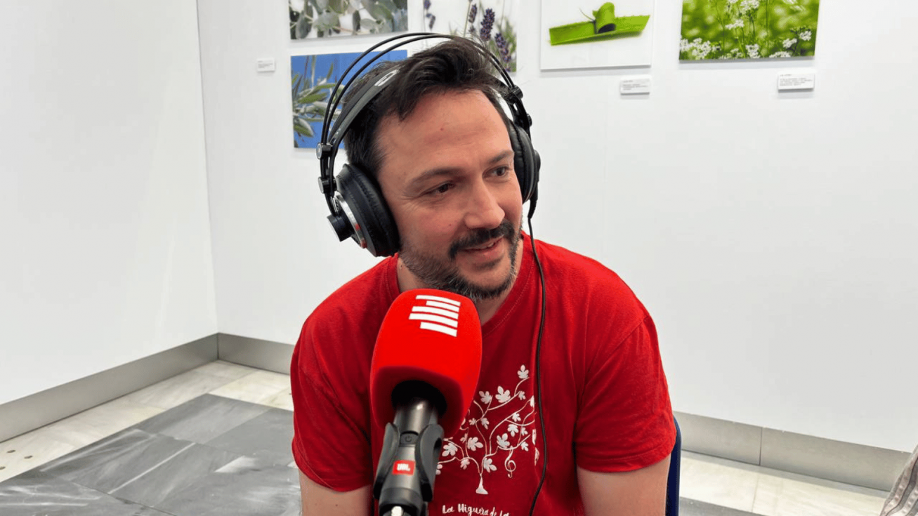 Norberto S&aacute;mper, director de La Higuera de la Poca Verg&uuml;enza, durante su intervenci&oacute;n en el programa especial de MurciaEconom&iacute;a Radio desde el Museo Bar&oacute;n de Benifay&oacute;