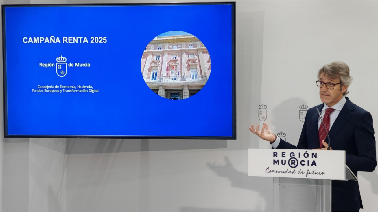 El consejero de Economía, Hacienda, Fondos Europeos y Transformación Digital, Luis Alberto Marín, presenta las nuevas deducciones fiscales. El consejero de Economía, Hacienda, Fondos Europeos y Transformación Digital, Luis Alberto Marín, presenta las nuevas deducciones fiscales.
