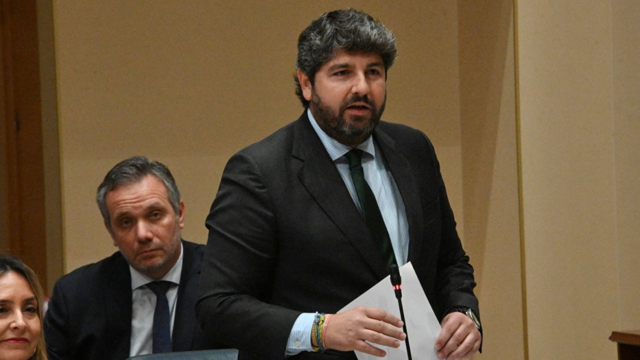 El presidente del Gobierno regional, Fernando L&oacute;pez Miras, en la Asamblea Regional.