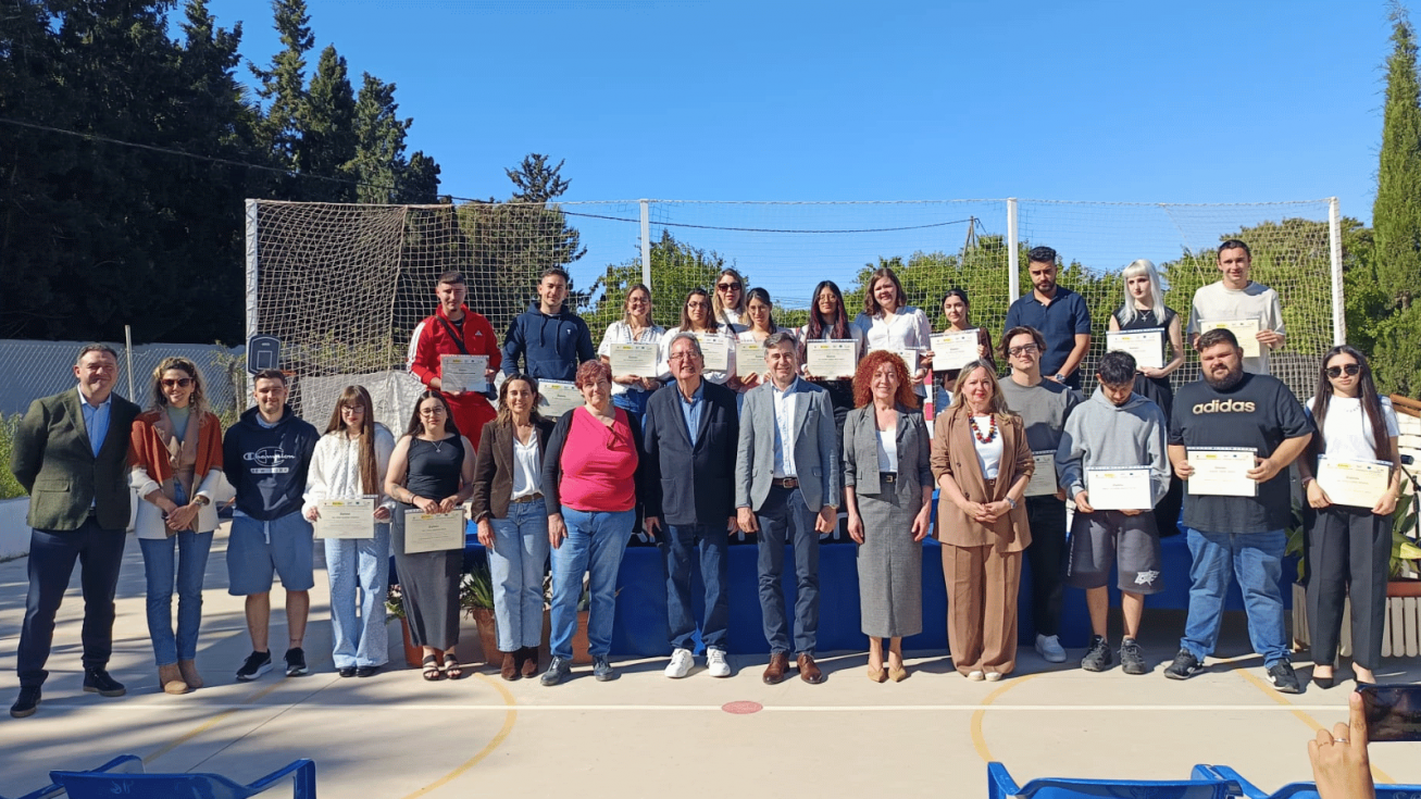 Participantes del programa del SEF y Aidemar, durante la entrega de diplomas celebrada este martes - CARM