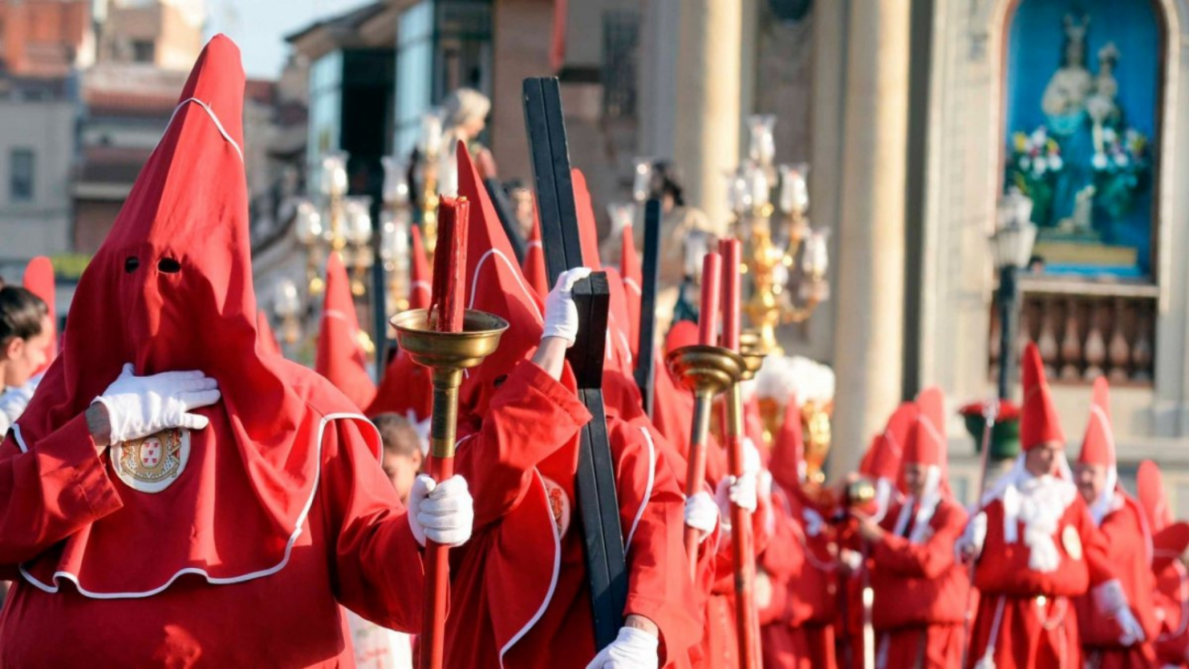 Los coloraos protagonizan el Miércoles Santo de Murcia. Los coloraos protagonizan el Miércoles Santo de Murcia.