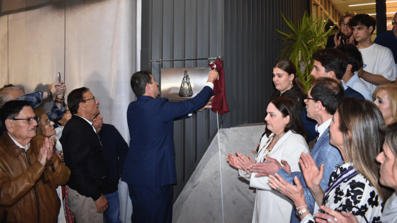 Patricio Pujante, durante el descubrimiento de la placa conmemorativa