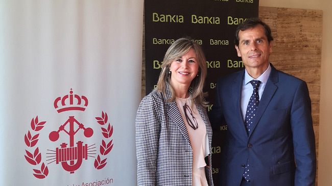 La directora corporativa de Bankia en Murcia y Alicante, Olga Garc&iacute;a, y el decano del Colegio de Ingenieros Industriales, Jos&eacute; Manuel Ruiz