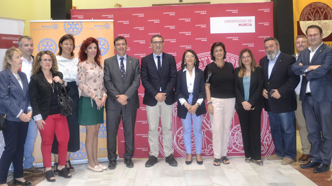 Miembros del Rotary Club Molina y de la Universidad de Murcia