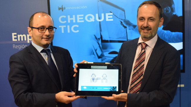 Joaqu&iacute;n G&oacute;mez, director del Info, y Javier Celdr&aacute;, consejero de Empresa