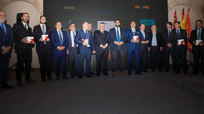 Foto de familia de los premiados