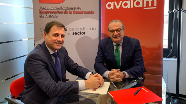Jos&eacute; Hern&aacute;ndez, presidente de Frecom, y Luis Mart&iacute;nez de Salas, director general de Av&aacute;lam