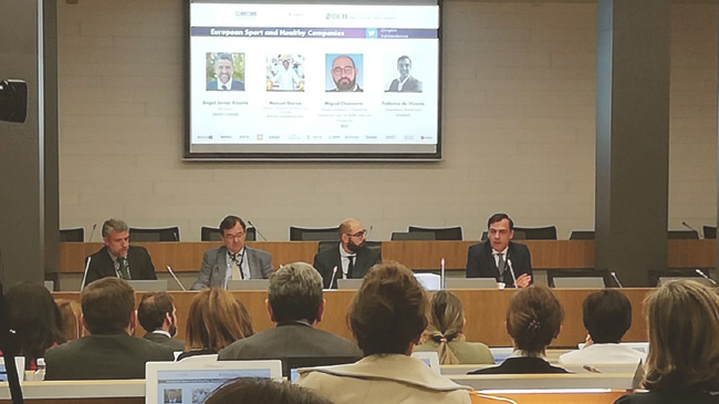 Manuel Garc&iacute;a, primero por la derecha, en el encuentro nacional