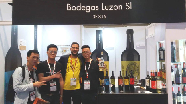 Stand de Bodegas Luz&oacute;n en Hong Kong